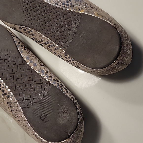 Tory Burch Metallic Silver Pewter Pyton Reva Flats Size 6 - Picture 11 of 16